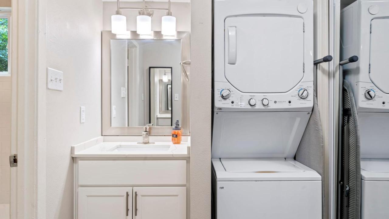 Cozy Efficiency Studios Close To Downtown And Domain Austin Luaran gambar